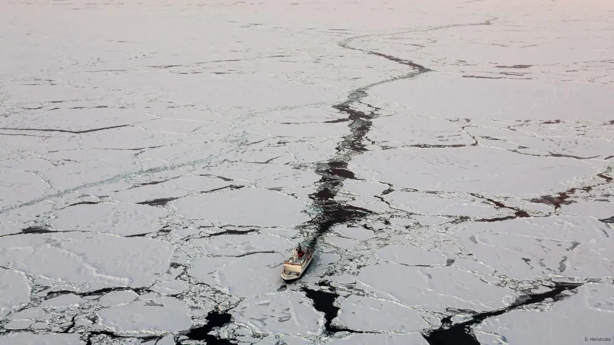 Navigational support in and near the ice